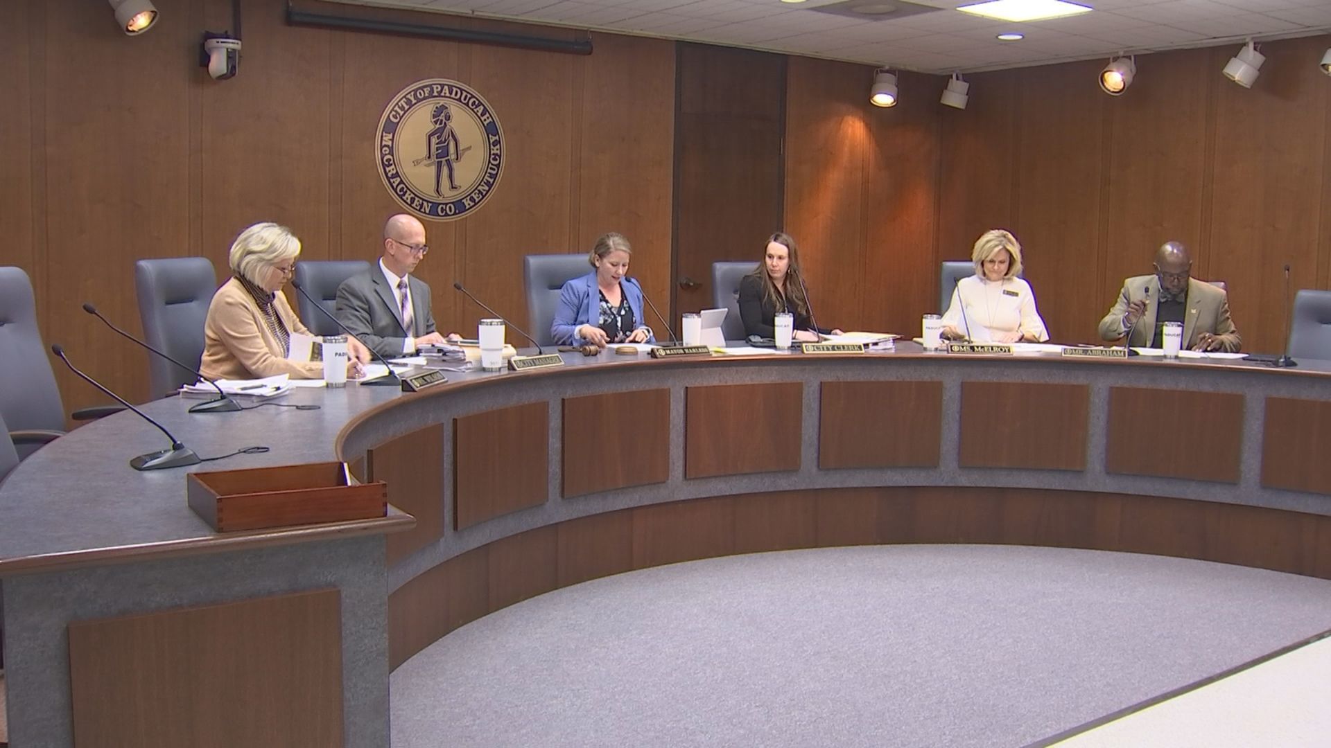 CITY COMMISSION MEET 3.jpg